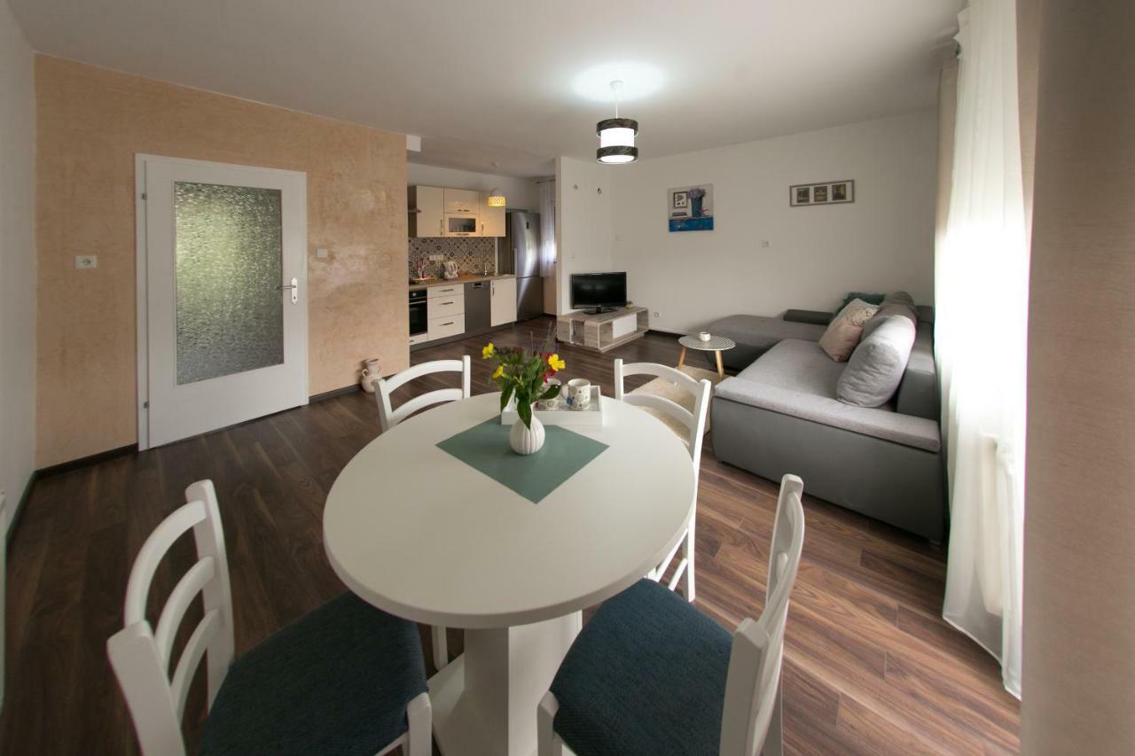 Apartman Maja Apartment Otočac Екстериор снимка